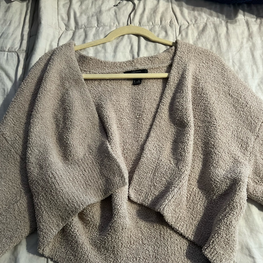 Forever 21 cropped sweater! Worn once very soft!!